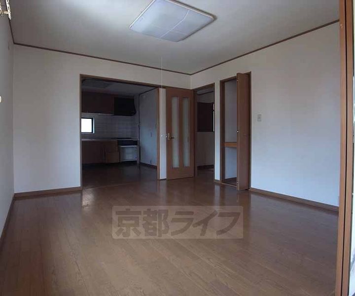 京都府宇治市莵道平町の賃貸アパートの居間
