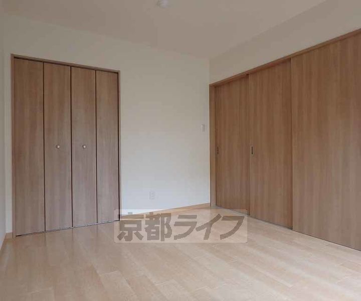 京都府宇治市宇治弐番の賃貸マンションの居間