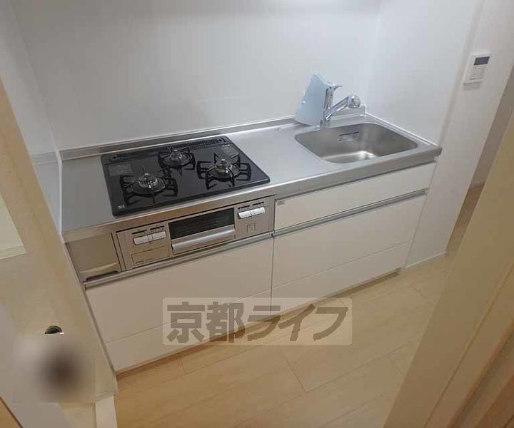 京都府宇治市伊勢田町大谷の賃貸マンションのキッチン