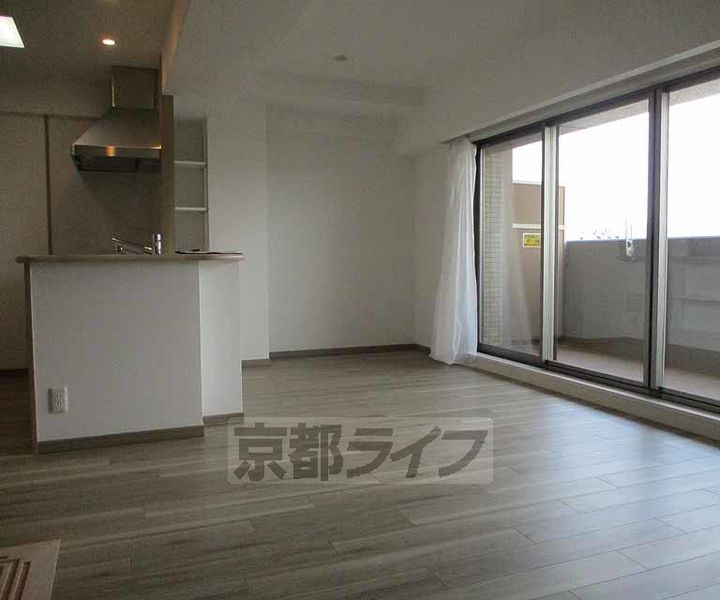 京都府宇治市神明石塚の賃貸マンションの居間