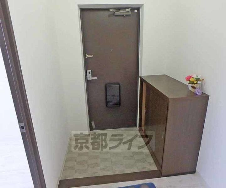 ヴィラ・ピーシスの玄関