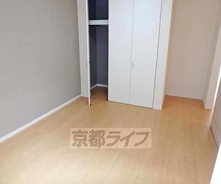 京都府京都市西京区上桂大野町の賃貸アパートの寝室