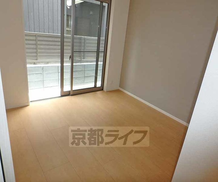 京都府京都市西京区上桂大野町の賃貸アパートの居間