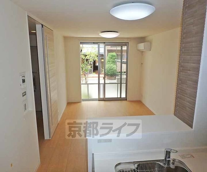 京都府京都市西京区上桂大野町の賃貸アパートの居間