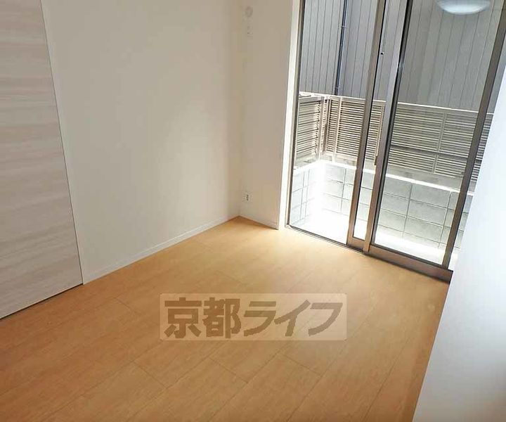 京都府京都市西京区上桂大野町の賃貸アパートの居間