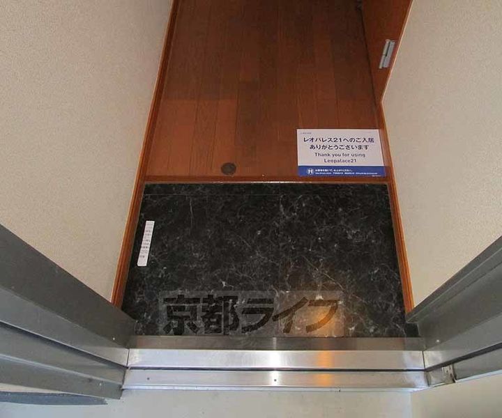 レオパレス亀岡駅前306の玄関