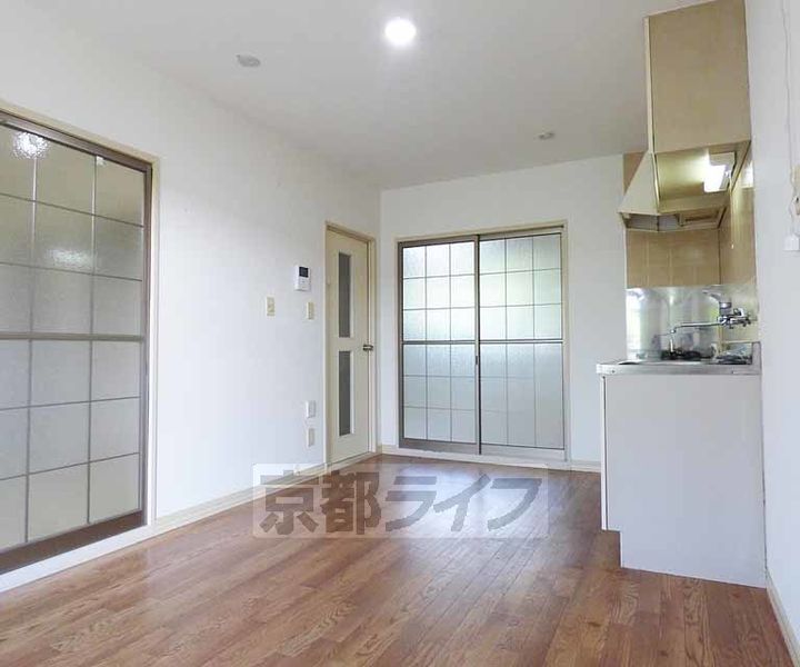 京都府京都市北区衣笠御所ノ内町の賃貸アパートの居間