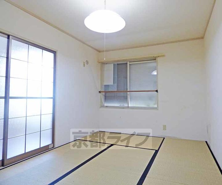 京都府京都市北区衣笠御所ノ内町の賃貸アパートの居間