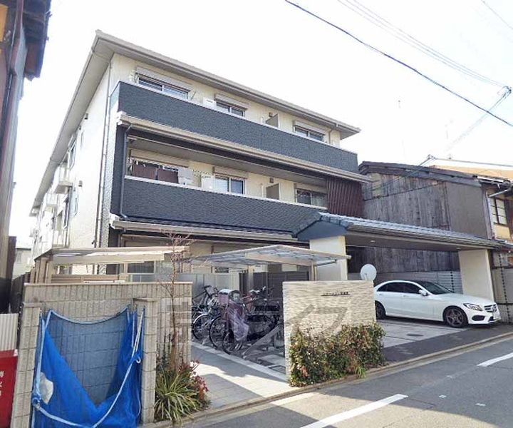 京都府京都市上京区突抜町の賃貸マンションの外観