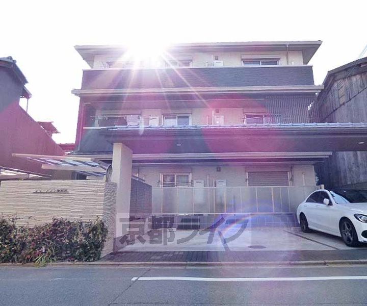 京都府京都市上京区突抜町の賃貸マンションの外観