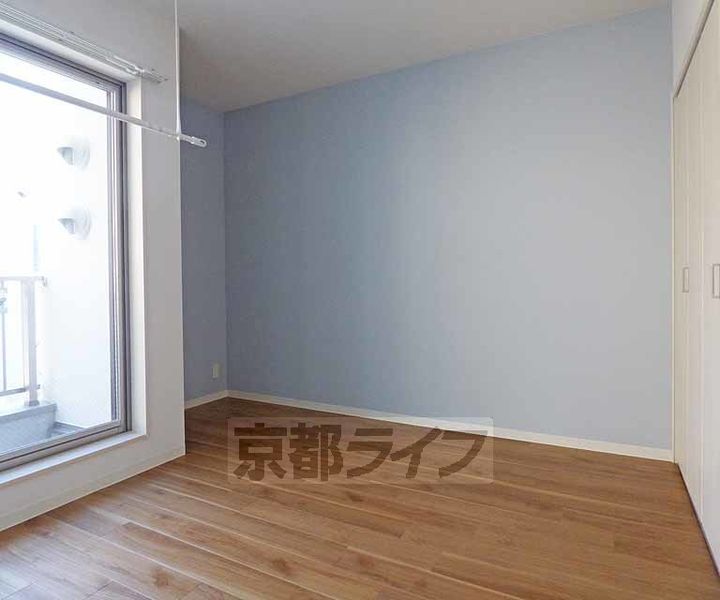 京都府京都市北区小山下総町の賃貸マンションの居間