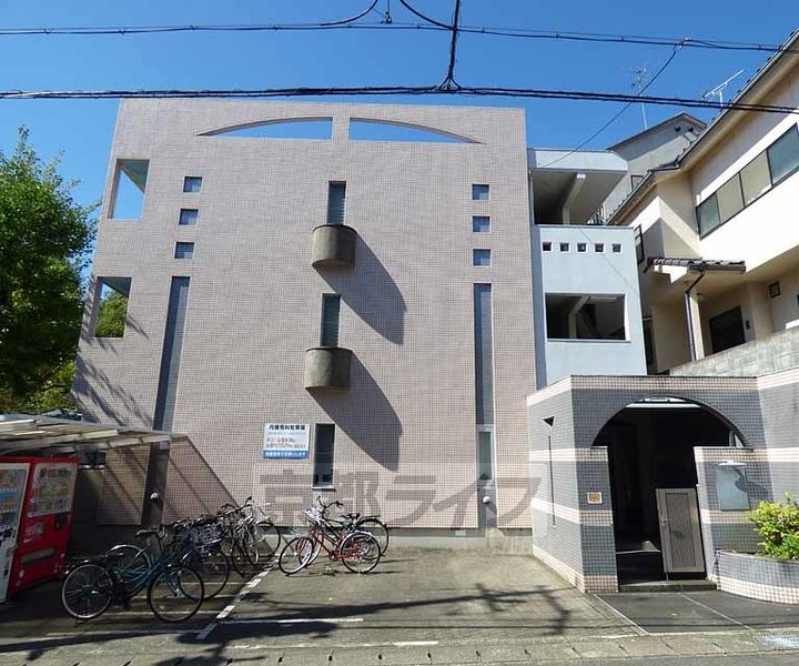 京都府京都市北区衣笠荒見町の賃貸アパートの外観