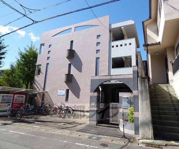 京都府京都市北区衣笠荒見町の賃貸アパートの外観