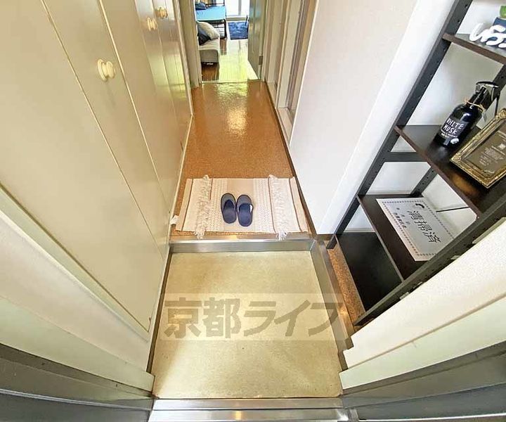 京都府京都市北区衣笠荒見町の賃貸アパートの玄関