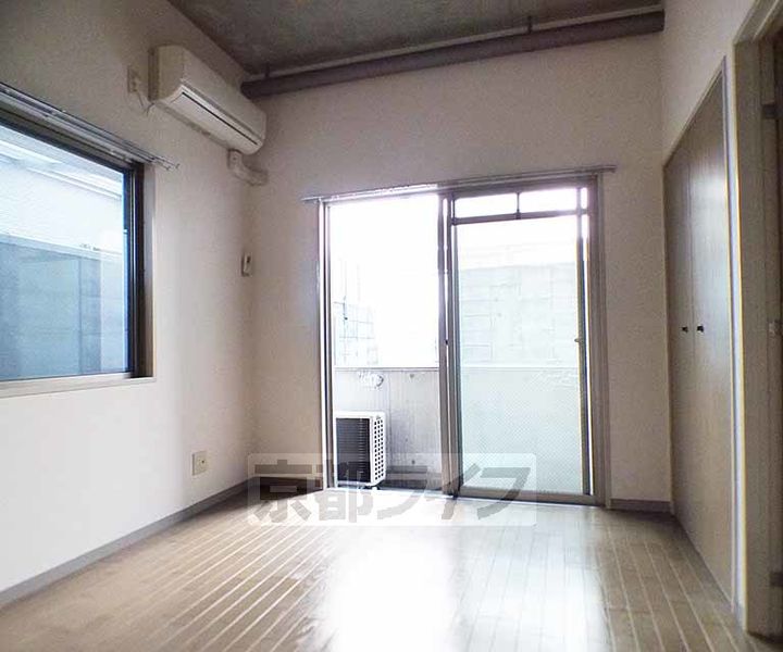 ラルブル北白川の居間