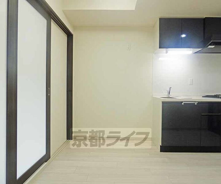 京都府京都市上京区上ノ下立売通御前西入大宮町の賃貸マンションの居間
