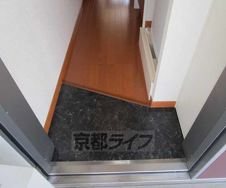 レオパレス雅214の玄関