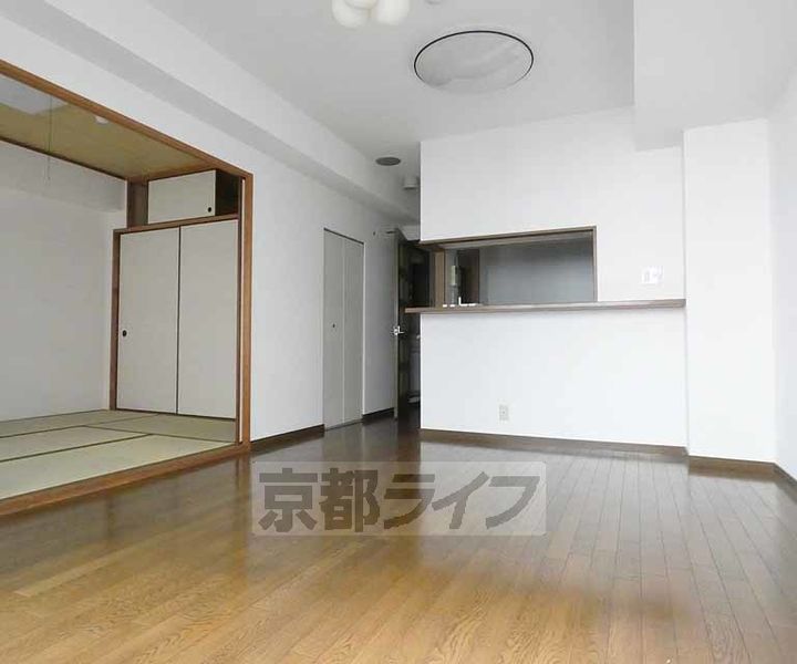 二条聚楽町アーバンコンフォート302の居間