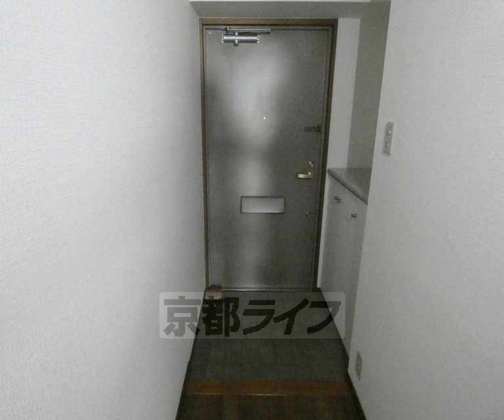 二条聚楽町アーバンコンフォート302の玄関