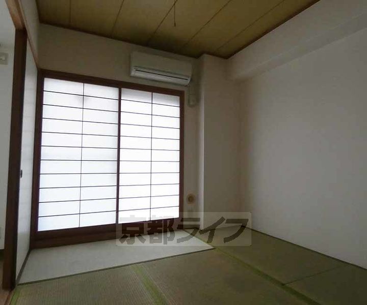 二条聚楽町アーバンコンフォート302の居間