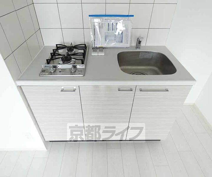 京都府京都市下京区梅小路高畑町の賃貸マンションのキッチン