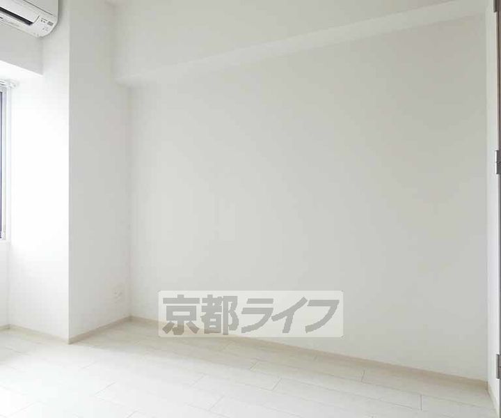 京都府京都市下京区梅小路高畑町の賃貸マンションの内装