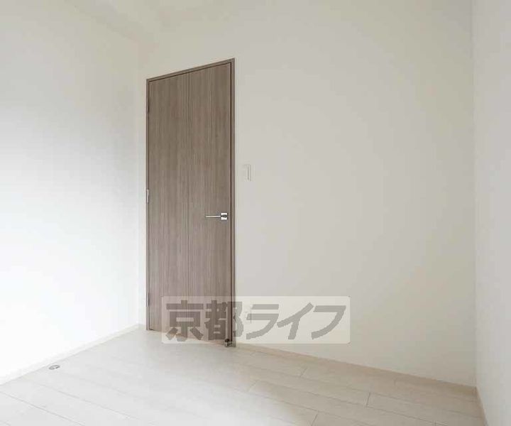 京都府京都市下京区梅小路高畑町の賃貸マンションの内装