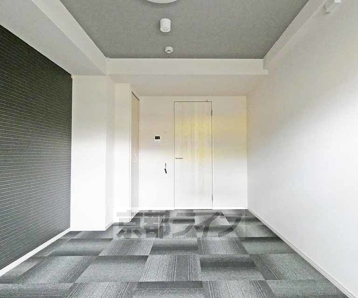 京都府京都市南区東九条河辺町の賃貸マンションの居間