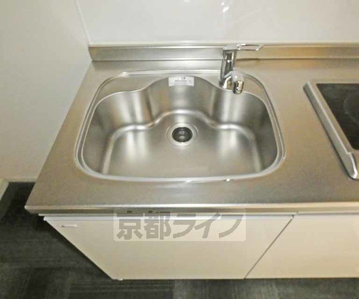 京都府京都市南区東九条河辺町の賃貸マンションのキッチン