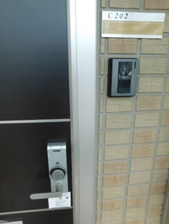 カーサ城北 C棟202の玄関