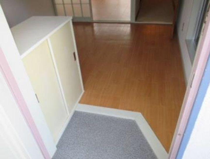 コーラルガーデン山越207の玄関