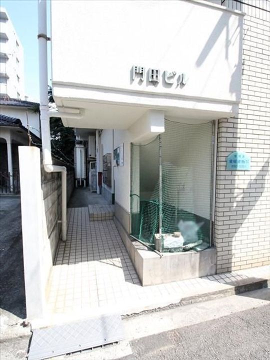 門田ビルの玄関