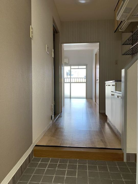 東一万ビル202の玄関