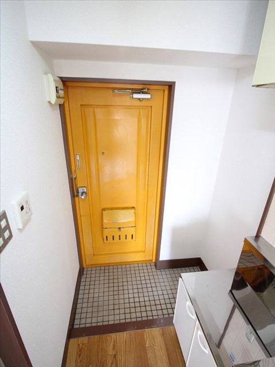 富士コーポラスの玄関