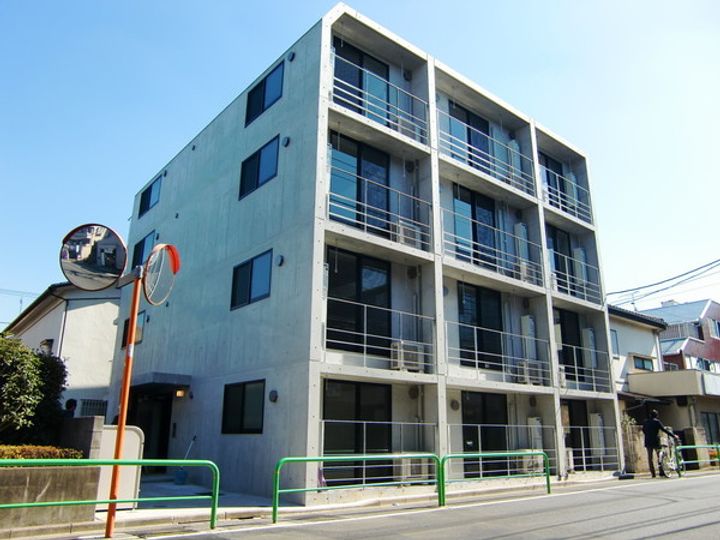 クローバー八番館204の外観