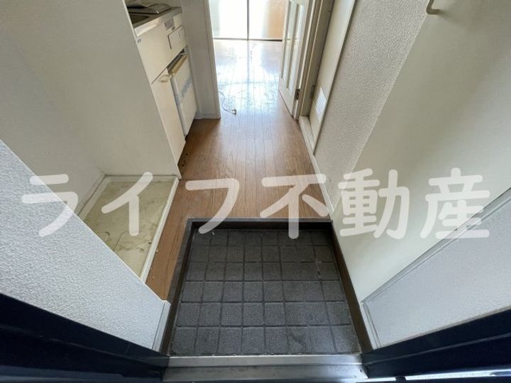 Lakia Maison 高井田の玄関