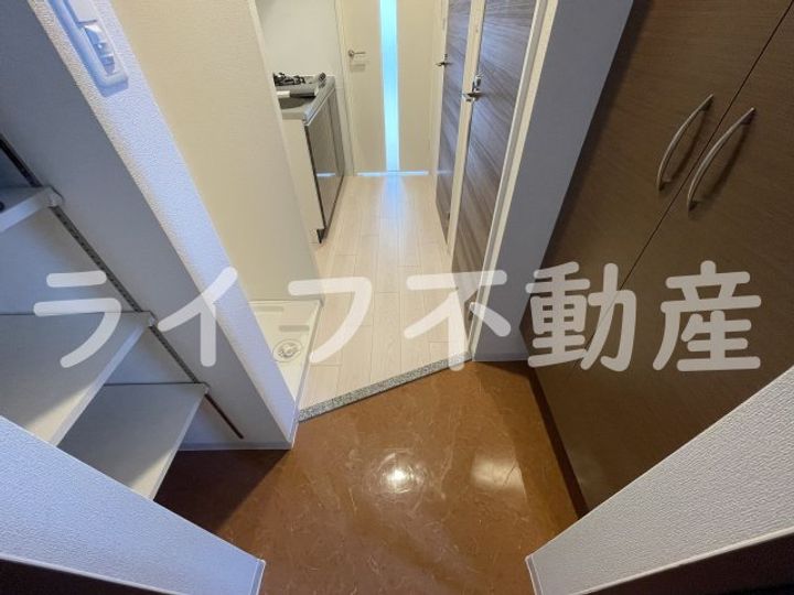 Luxe布施東2の玄関