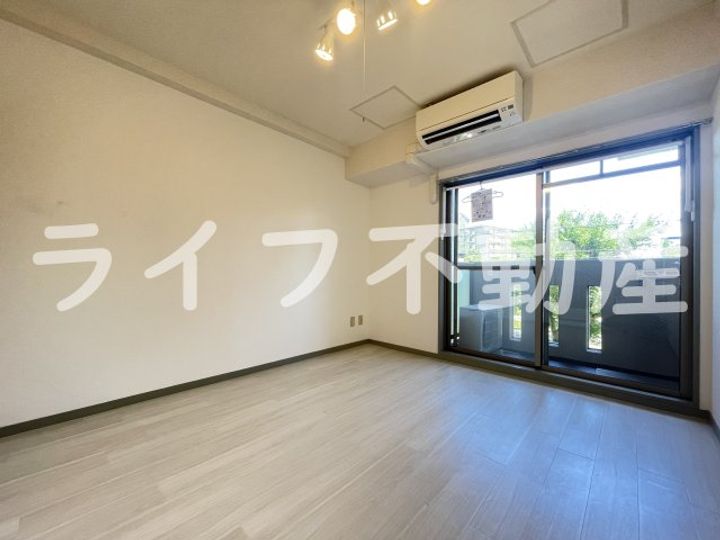 パークモダン高井田の居間
