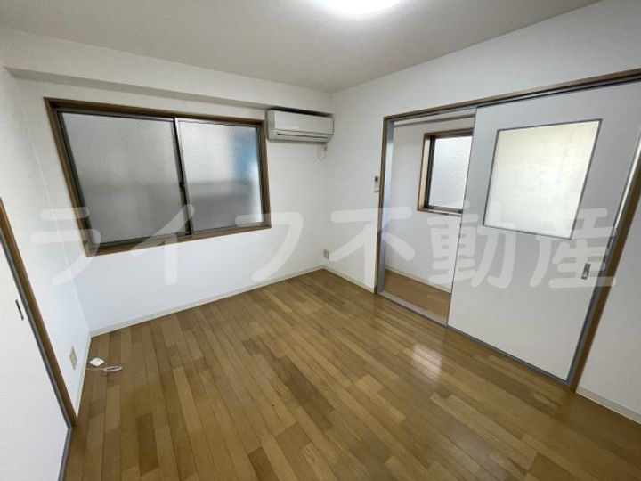シャルルフジ吉田の居間