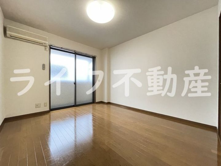 アンプルールフェール寿の居間