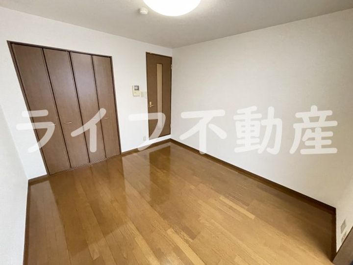 アンプルールフェール寿の居間