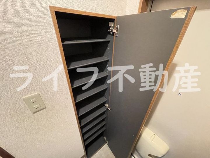 アンプルールフェール寿の玄関