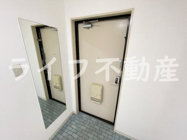 メゾンイサム401の玄関