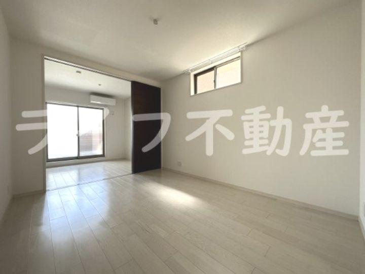 LEPUS御厨A302の居間