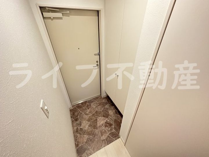 LEPUS御厨A302の玄関