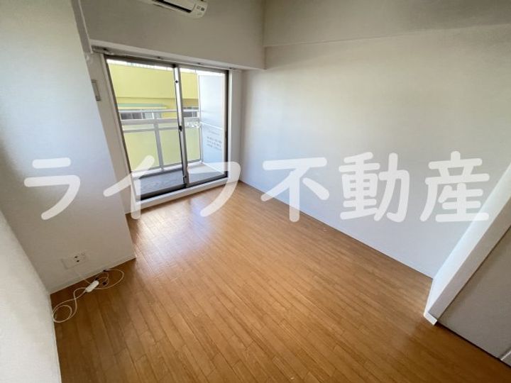 M’プラザ小阪駅前の居間