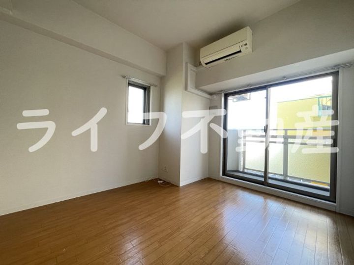 M’プラザ小阪駅前の居間