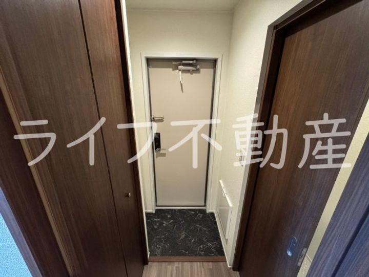 CHARME LACINE101号室の玄関