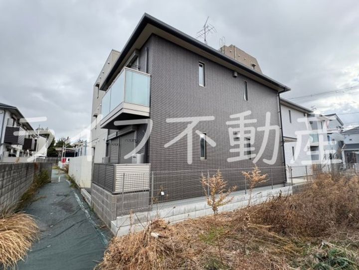 CHARME LACINE101号室の外観