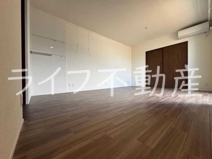 CHARME LACINE101号室の居間